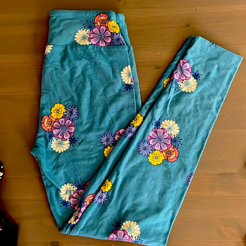 LLR leggings! 8 different leggings in one picture. Check them out!